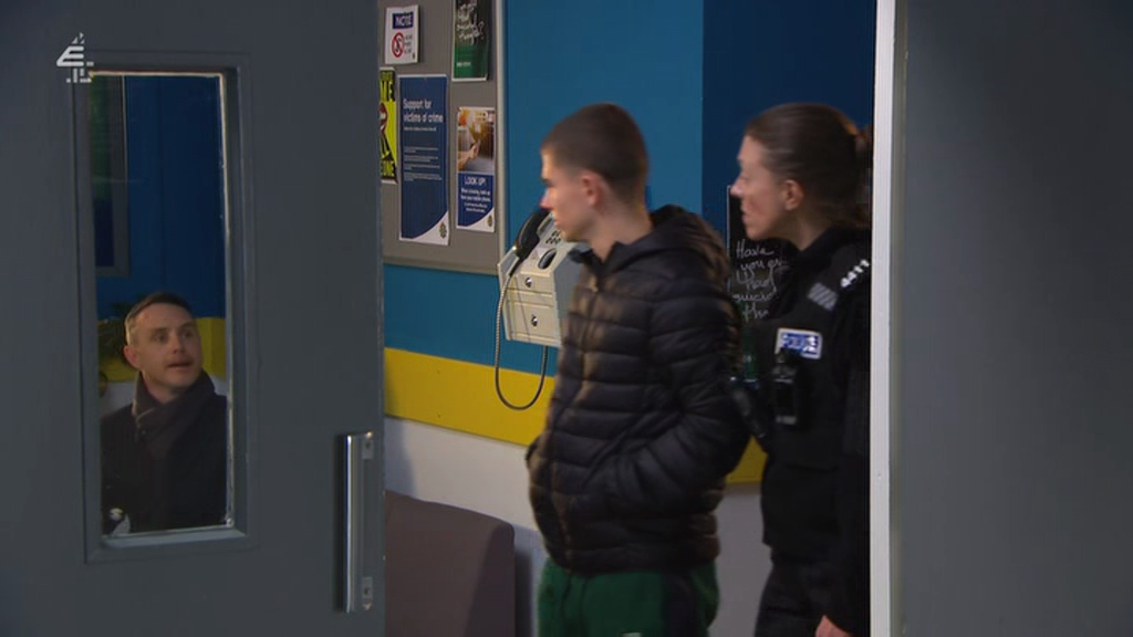 [Image: 7kq32nqp3bme.png]