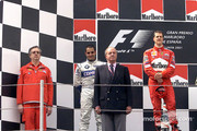 TEMPORADA - Temporada 2001 de Fórmula 1 - Pagina 2 F1-spanish-gp-2001-the-podium-juan-pablo-montoya-king-juan-carlos-and-michael-schumacher