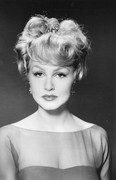 Julie-Newmar-mb62