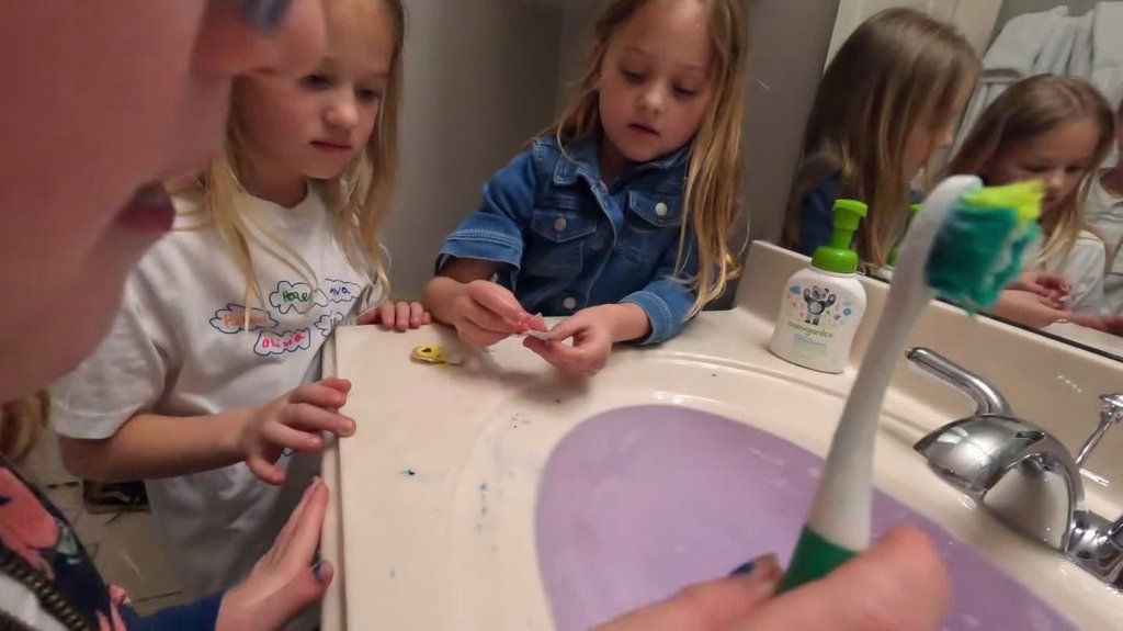 [Image: y0nrs1di43iu.jpg]