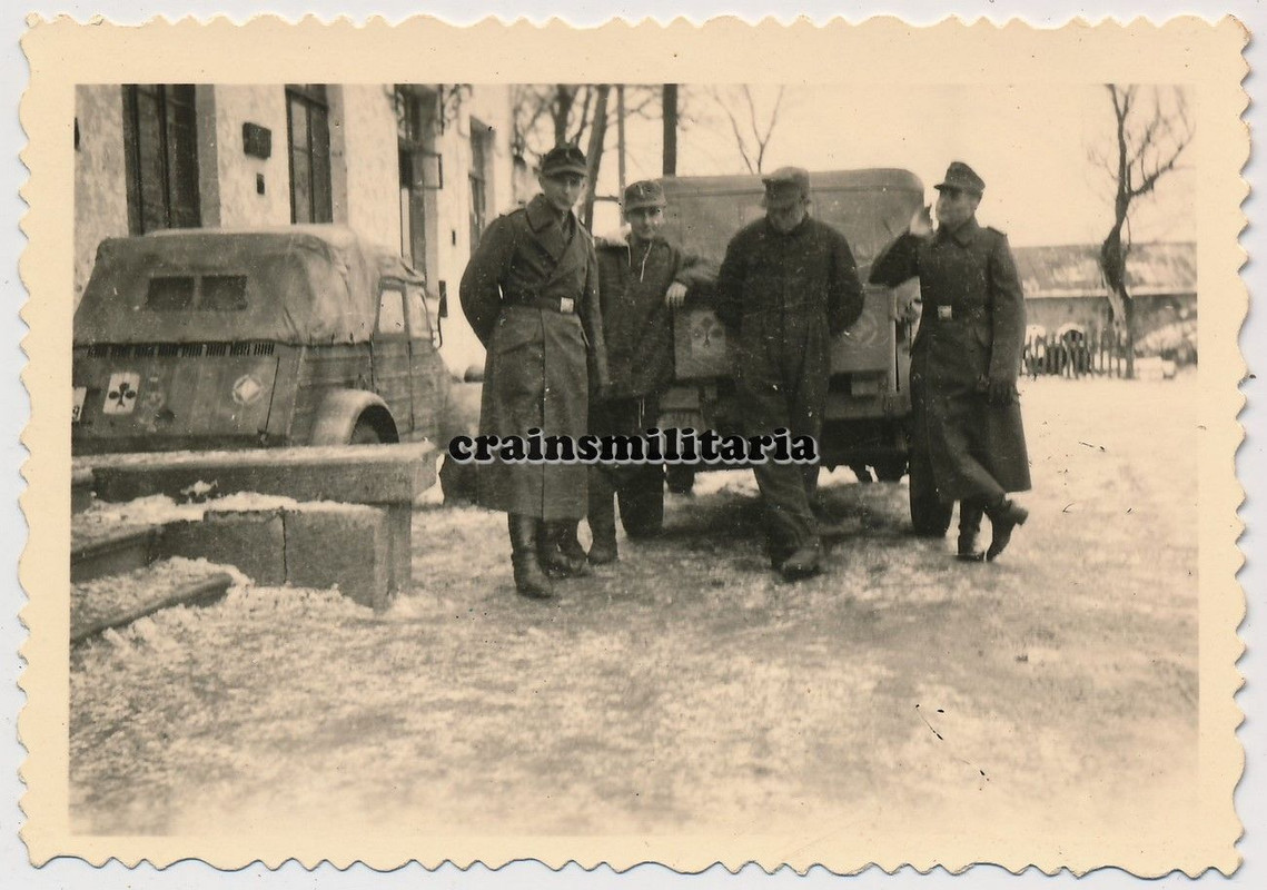 Orig. Foto Soldaten m. Volkswagen Kübelwagen Typ