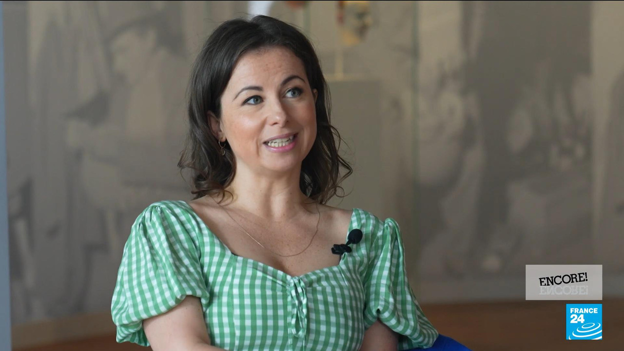 Jeff Koons on juxtaposing the ordinary with the opulent • FRANCE 24 English.mp4_snapshot_06.27_[2021