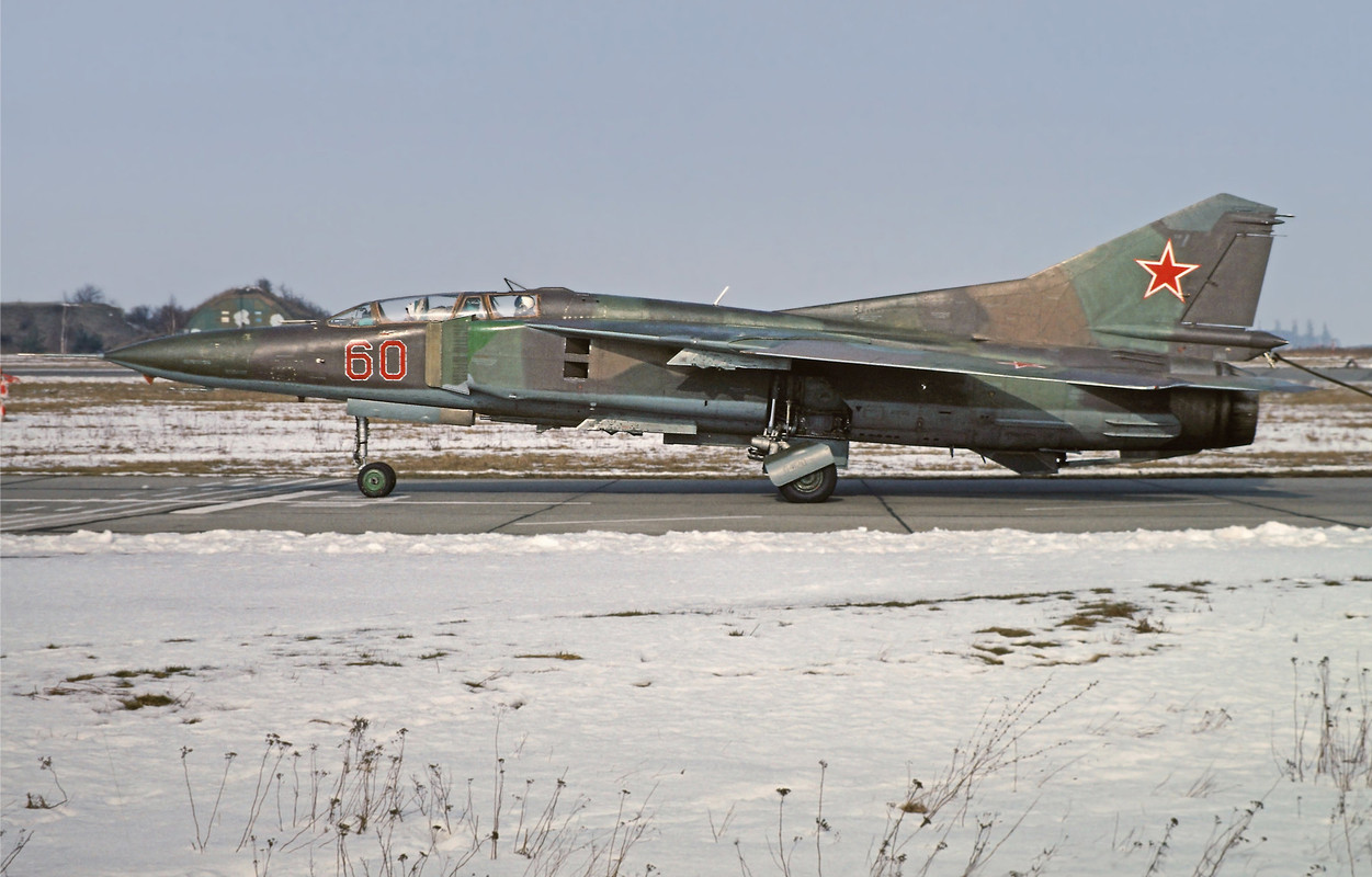 296 IAP Mig-23UB 60 Red_0904120 _inter 1992-1993_2 (3)