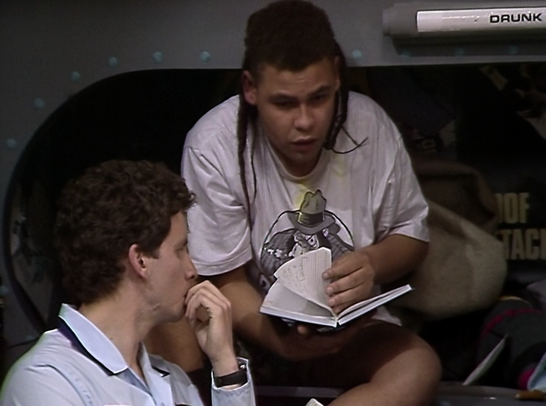 Red.Dwarf.S02E03.Thanks.for.the.Memory.1080p.FLAC.2.0.AVC.REMUX-FraMeSToR[SS]25