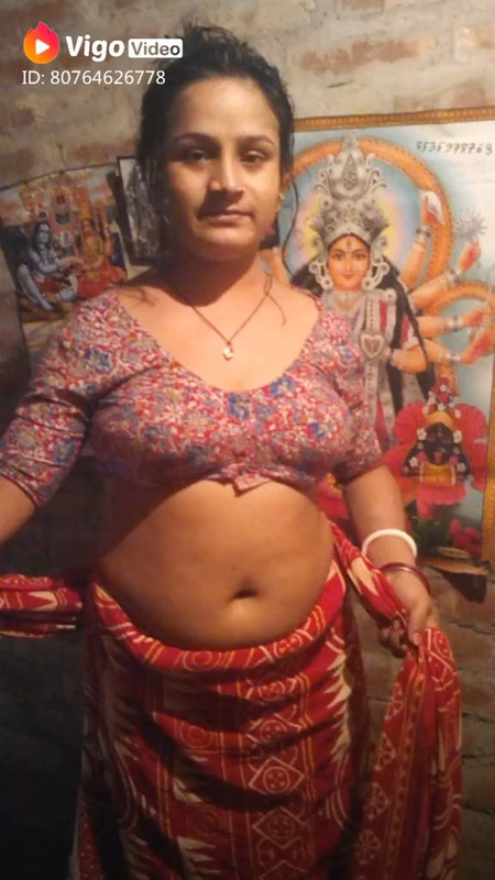 hot aunty big navel and boobs.mp4_snapshot_00.00.251