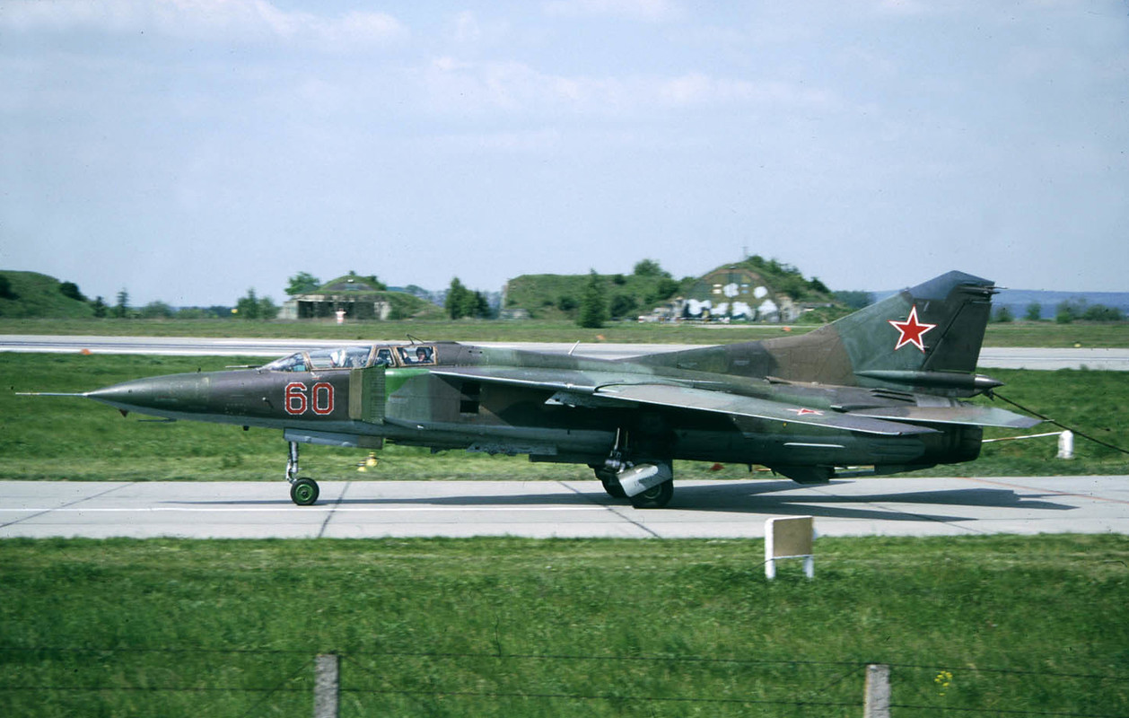 296 IAP Mig-23UB 60 Red_0904120 (7)