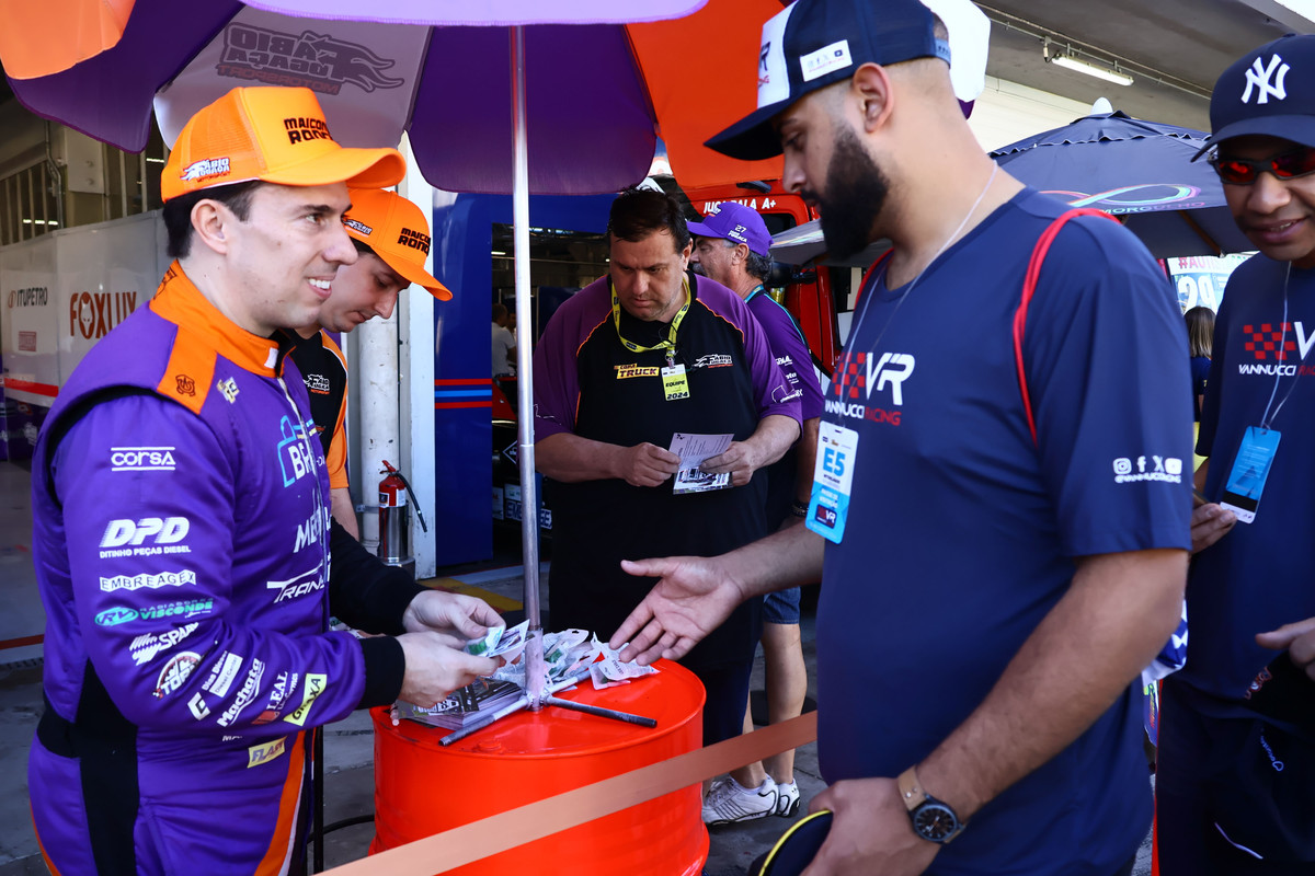 Visitação nos Boxes - IMG-2093