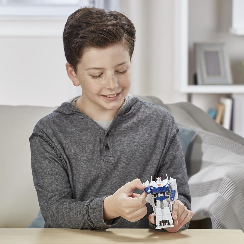 22-Cyberverse-Action-Attackers-1-Step-Prowl