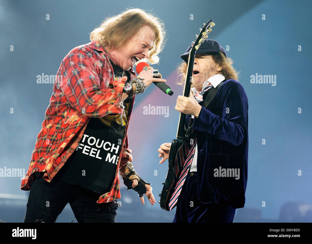 acdc-and-axl-rose-perform-the-first-nigh