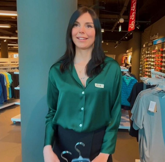 Fucked In The Fitting Room The Sales Assistant 3