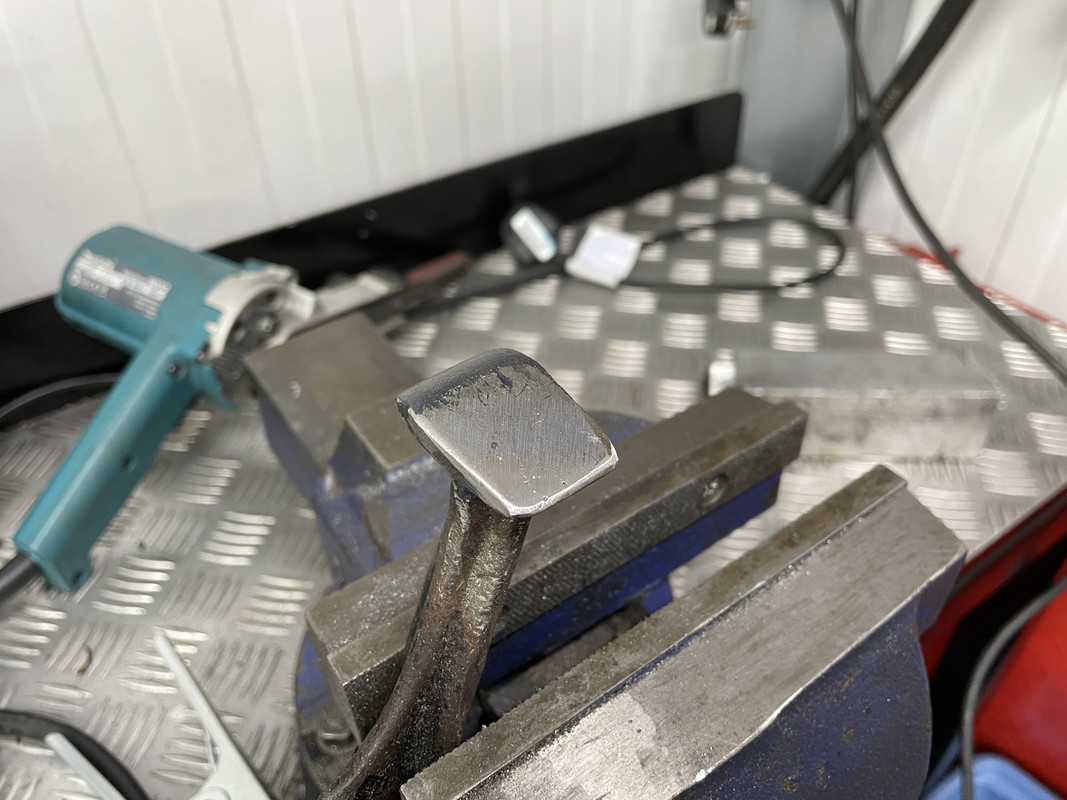 1A0DE7A2-0A95-415B-A77E-09776D0607EB