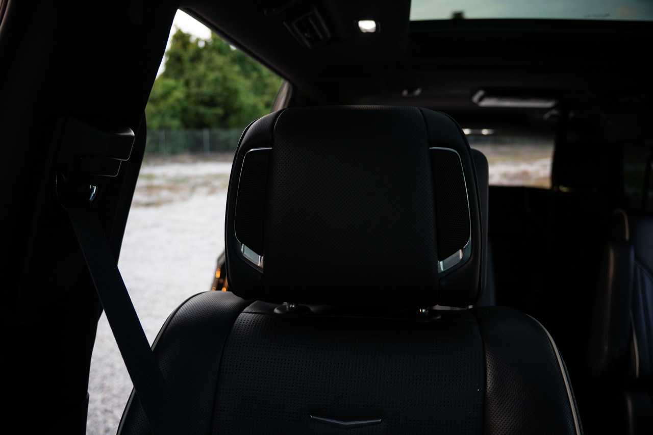 Cadillac Escalade View 20