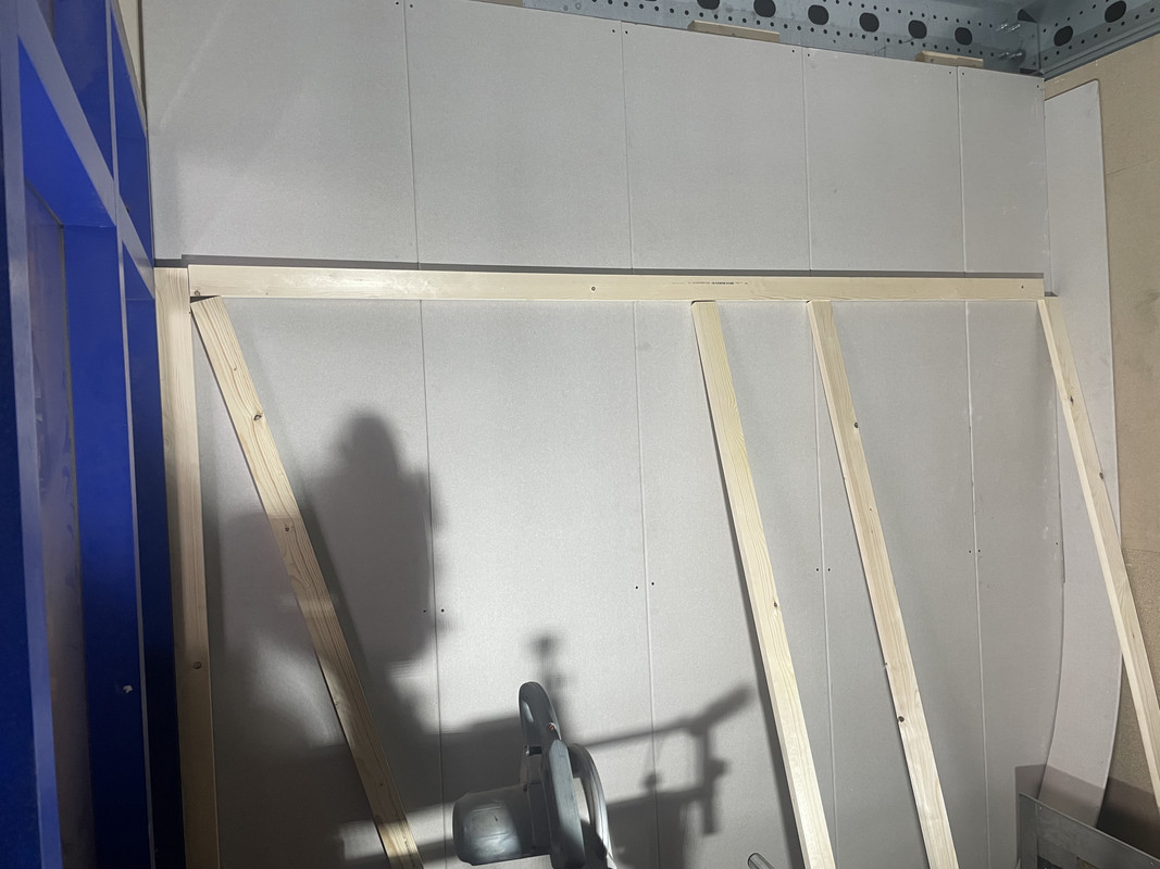 B7A2AB33-6277-47E5-B5BB-754B13D72A61