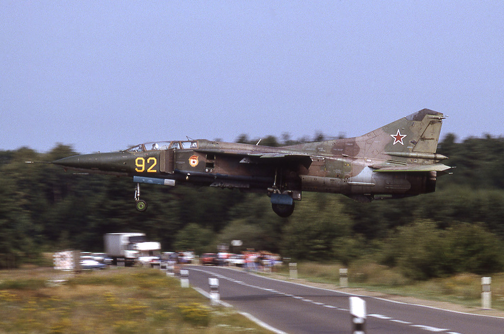 19 GvAPIB Mig-23UB 92 Yellow (5)