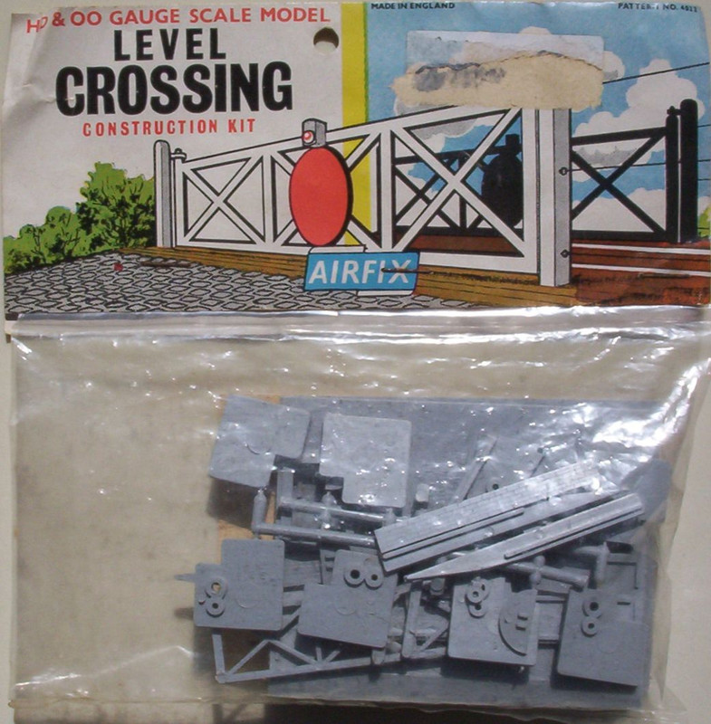 Airfix 76 Level Crossing