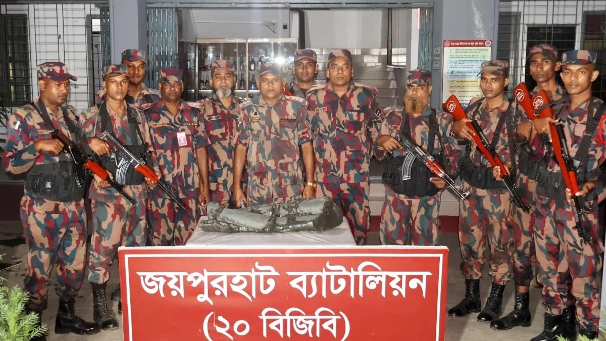 জয়পুরহাটে ৮৫ কেজি ওজনের কষ্টি পাথরের মূর্তি উদ্ধার
