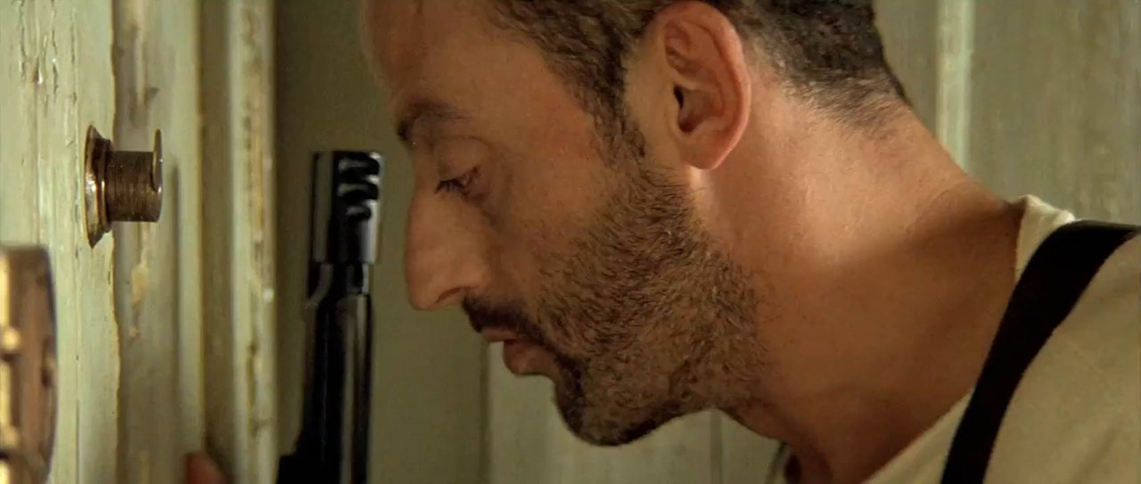 Léon: The Professional 1994 BluRay [Hindi + Tamil + English] 480p 720p 1080p ESub Screenshot