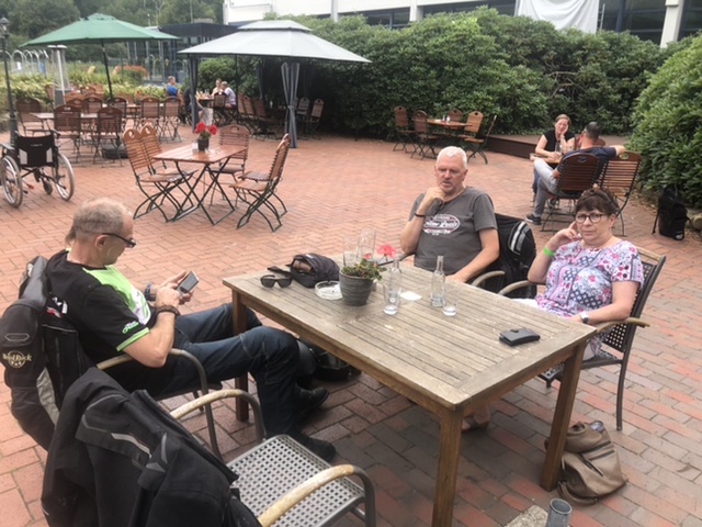 35432472-0B16-4816-AF81-0A6F38F4139A