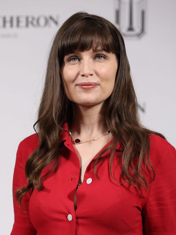 laetitia-casta-at-cinder-ella-anniversary-photocall-in-tokyo-04-