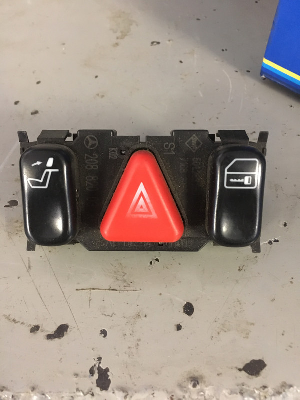 FB0A3F3D-D5BA-411C-9B3B-3938A28FA7FA