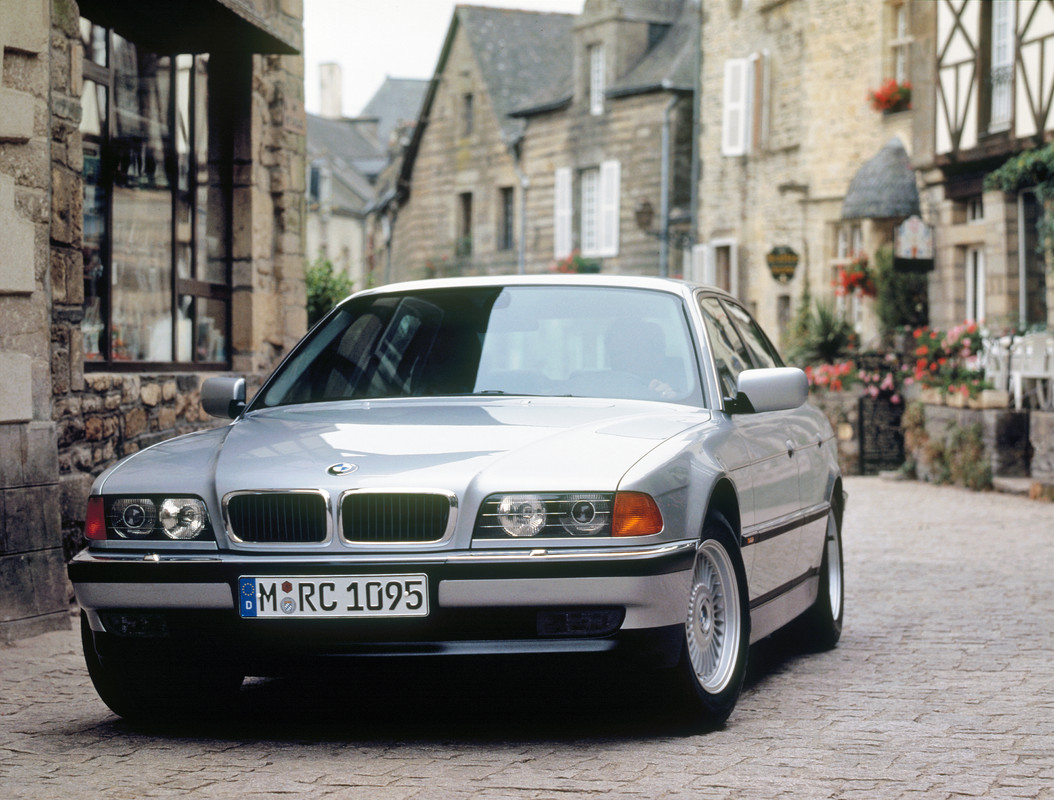P90458342_highRes_the-new-bmw-7-series