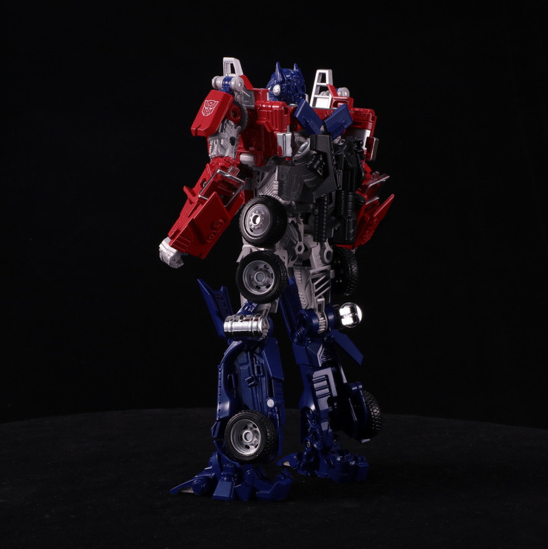 Legendary-Optimus-Prime-06