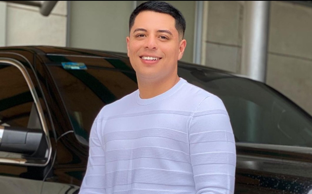 ¿Cuáles son las riquezas y lujos de Eduin Caz, líder de Grupo Firme?