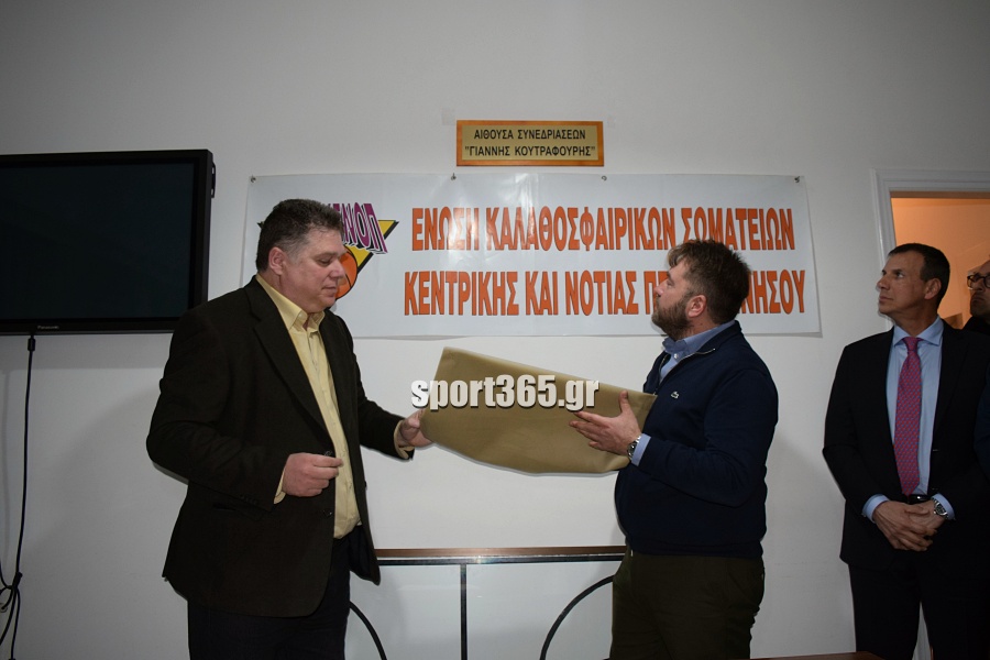 , &Epsilon;&Kappa;&Alpha;&Sigma;&Kappa;&Epsilon;&Nu;&Omicron;&Pi;: &Kappa;&omicron;&pi;ή &pi;ί&tau;&alpha;&sigmaf; &kappa;&alpha;&iota; &tau;&iota;&mu;έ&sigmaf; &sigma;&epsilon; &alpha;&nu;&theta;&rho;ώ&pi;&omicron;&upsilon;&sigmaf; &tau;&omicron;&upsilon; &mu;&pi;ά&sigma;&kappa;&epsilon;&tau; (&phi;&omega;&tau;. & &beta;ί&nu;&tau;&epsilon;&omicron;)