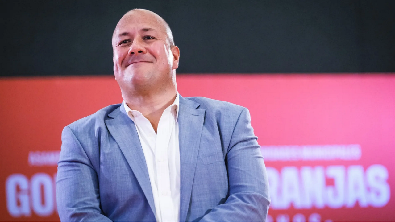 Enrique Alfaro abandona antes de tiempo el hospital