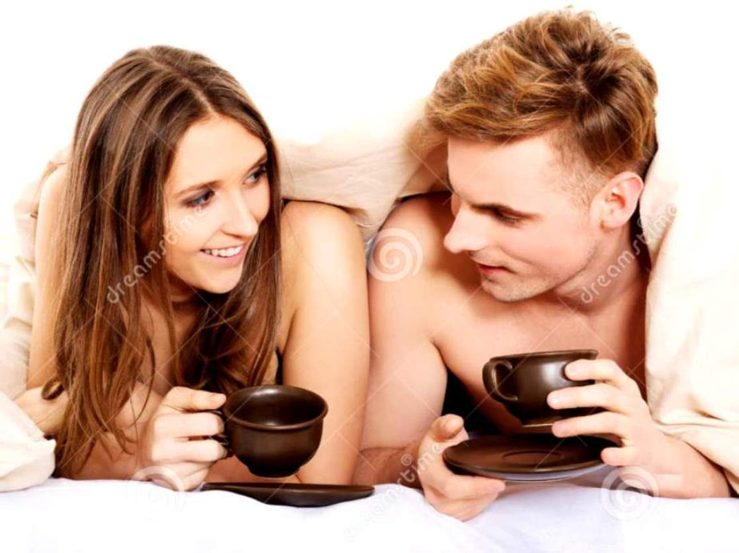 happy-couple-drinking-coffee-bed-young-50511606.jpg