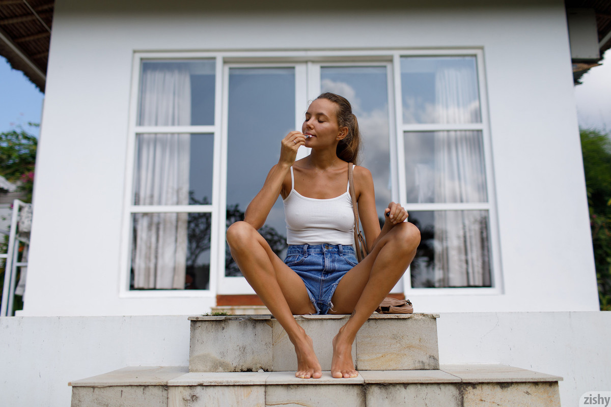 full_013_4528095958111515