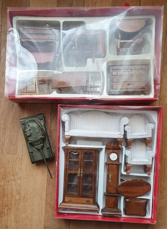 BROC & Salon 30-03-2025  meubles maison de poupée