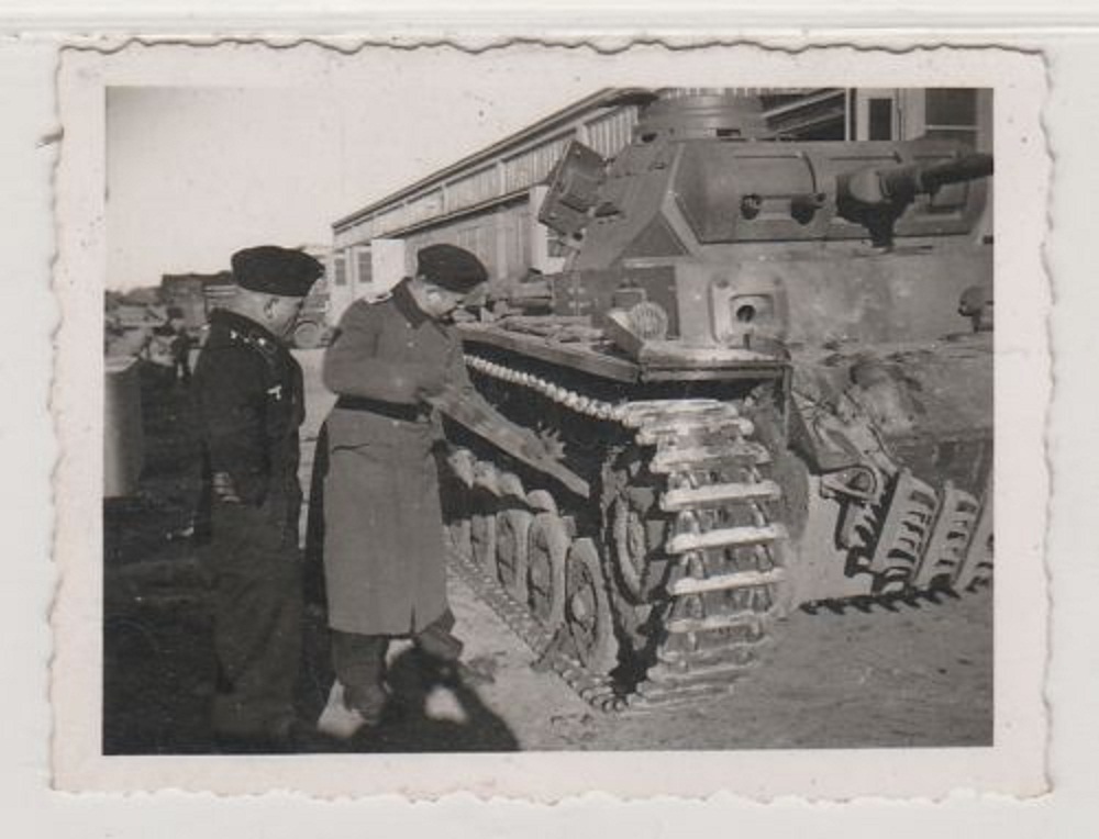 Original Foto-2.Weltkrieg-Soldaten m.Panzern-Rüc