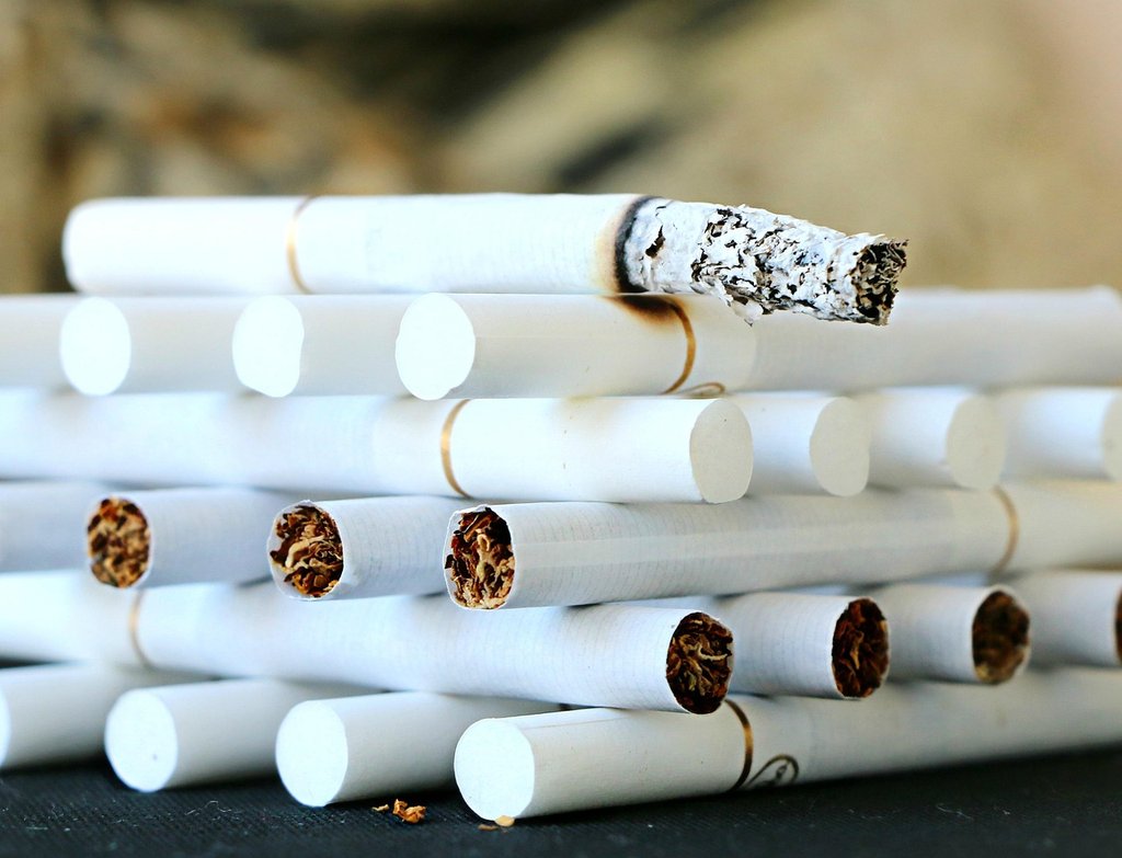 white-cigarette-1642232-1280.jpg