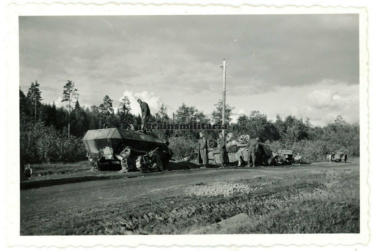 .Orig. Foto zerstörte SdKfz 251 Panzerspähwagen ^^ Polizei in Nord Russland 1941