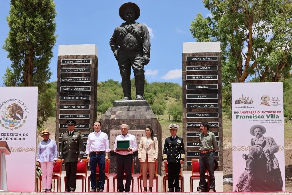 En Durango, AMLO conmemora el centenario luctuoso de Pancho Villa; le piden reelección