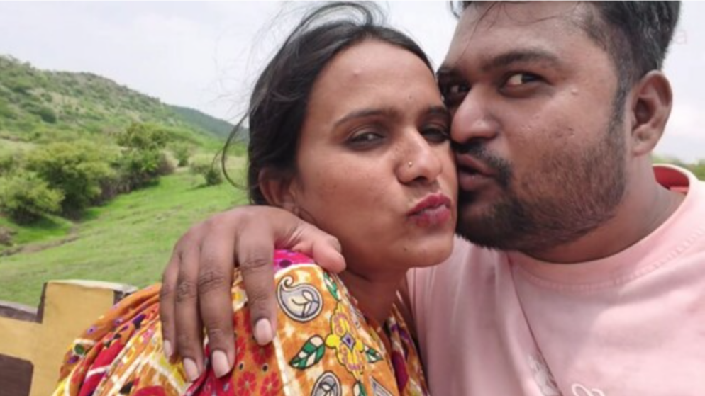 Marathi Kavita Bhabhi Cheating on Husband with her Lover outdoor sex video