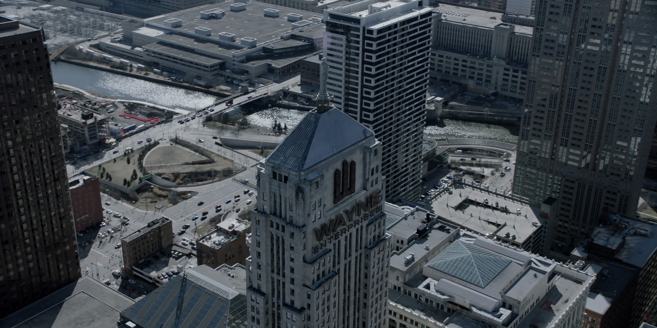 Batwoman S01E11 An Un-Birthday Present (1080p AMZN Webrip x265 10bit EAC3 5.1 - Goki)