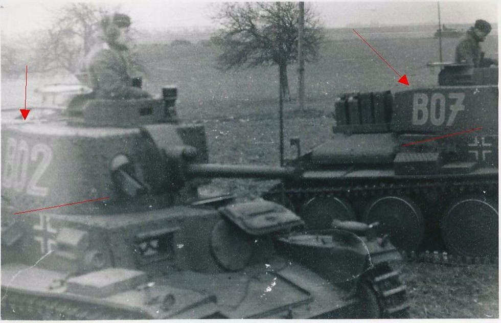41-Ком 7 PzDiv Kameraden_mit_panzer_Tanks_Kennungen_B02_B07