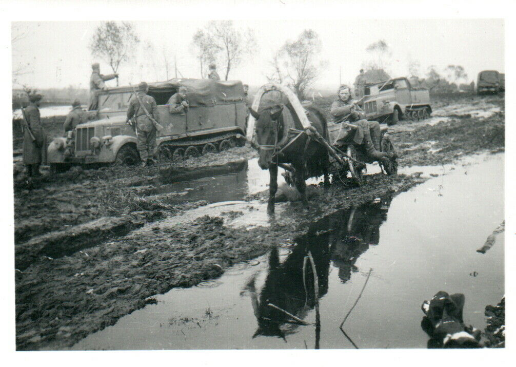 Foto, Vormarsch nach Kiew, Schlammstraße, Halbkette