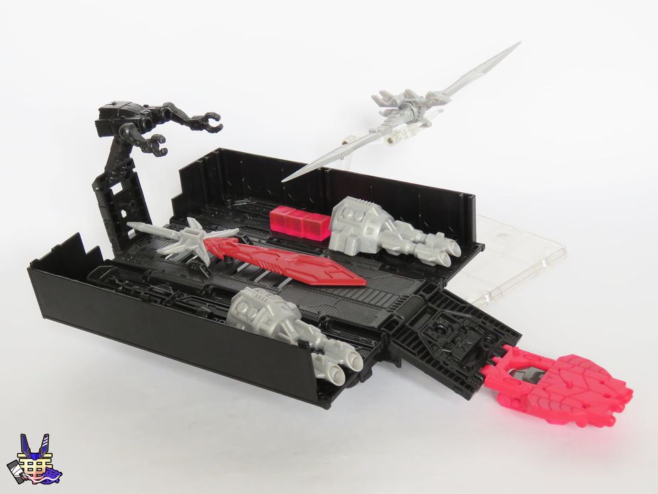 Netflix-War-For-Cybertron-Nemesis-Prime-16