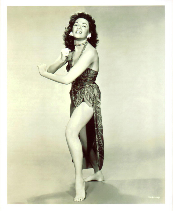 Yvonne_De_Carlo_b72