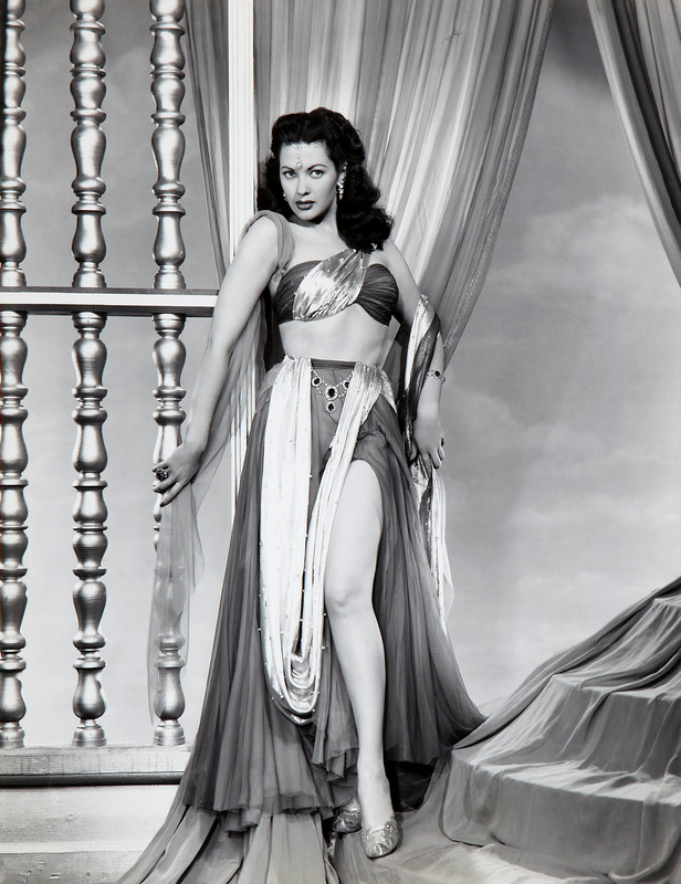 Yvonne_De_Carlo_c90
