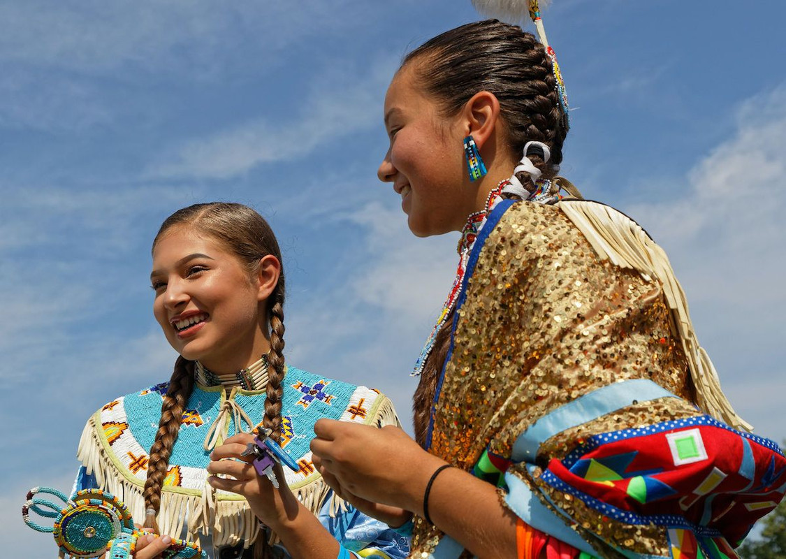 [Image: Women-dancers-of-the-49th-annual-United-...00x853.jpg]