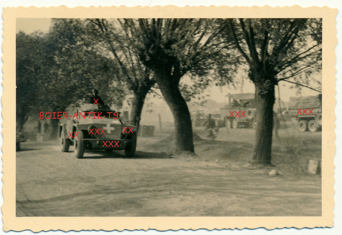 FOTO 2 WK PANZER SPÄHWAGEN WEISSES BALKENKREUZ