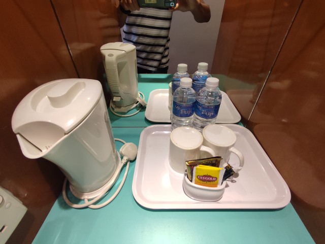 complimentary  hotel jo jb