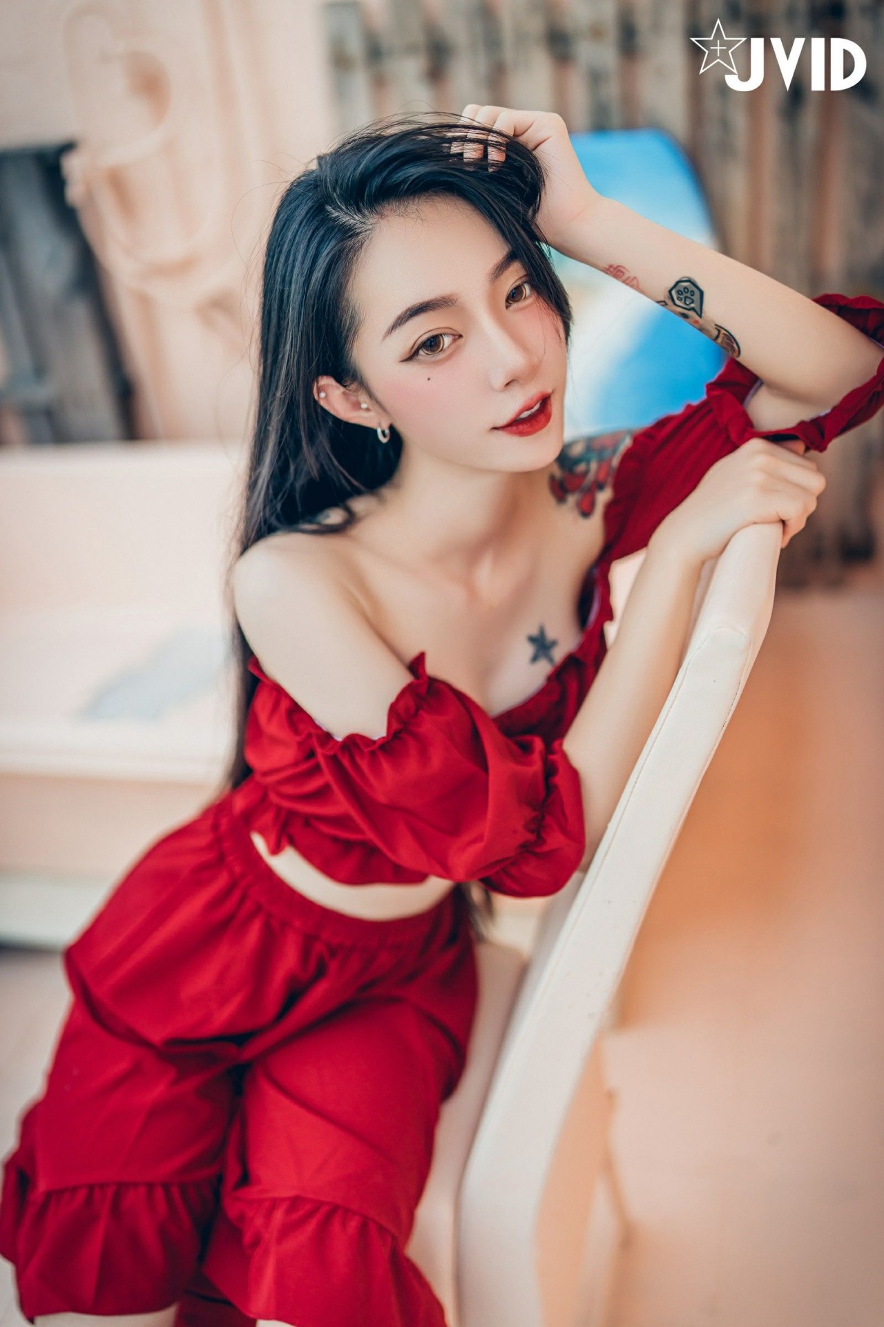 jvid 飄 飄《女神比基尼》美女写真，躺在浴缸场景，尽显性感姿态插图6