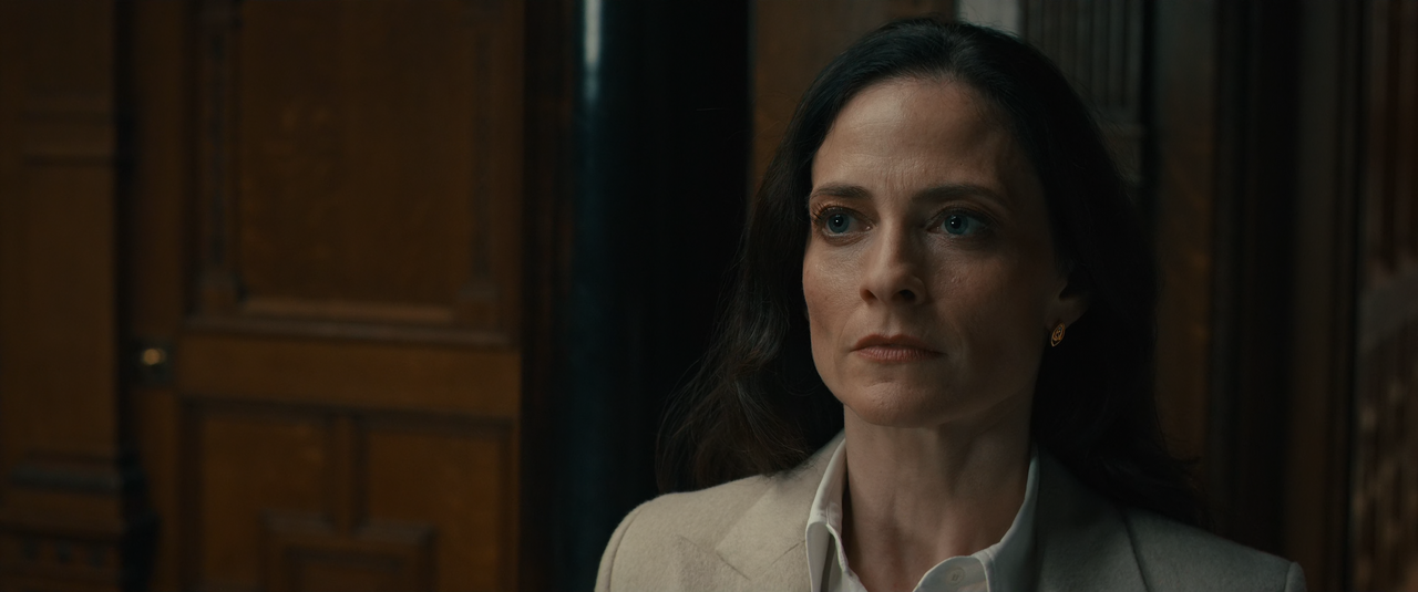 MobLand.S01E02.Jigsaw.Puzzle.2160p.10bit.AMZN.WEB-DL.DDP5.1.HEVC-Vyndros.mkv_snapshot_18.52_[2025.04