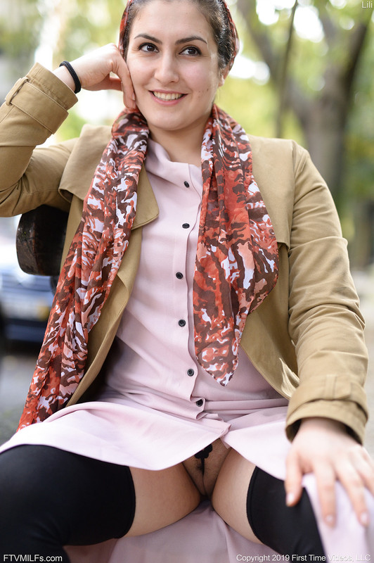 C:\Users\lenovo\Pictures\Saved Pictures\muslim woman\15.jpg