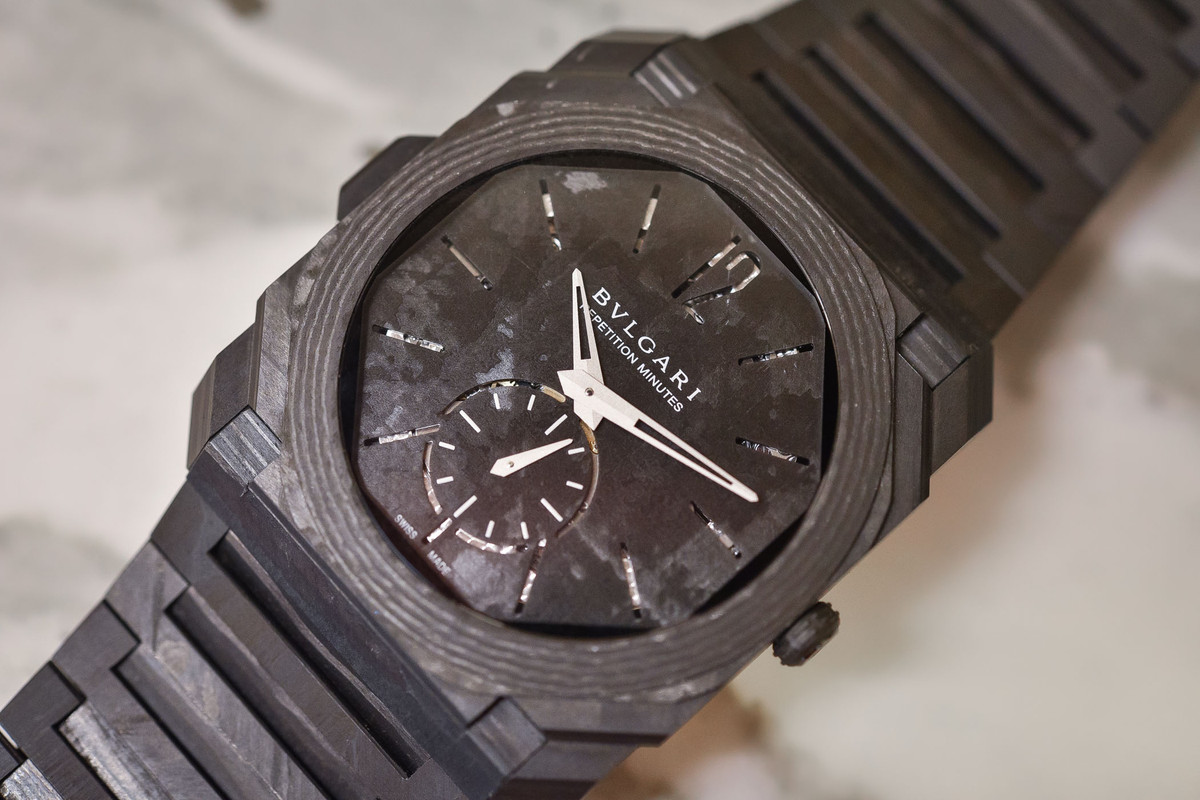 Bulgari-Octo-Finissimo-Minute-Repeater-Carbon-10